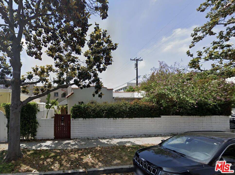 8950   Dayton Way 2BR Beverly Grove La