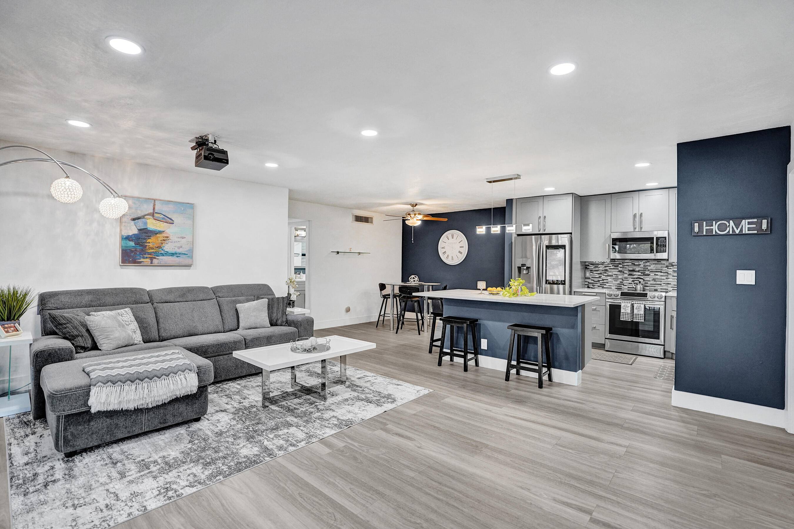 STUNNING FULLY RENOVATED CONDO IN PRIME DELRAY BEACH LOCATION !