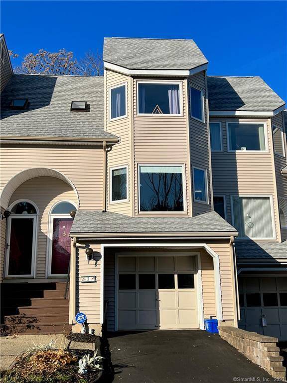 Welcome to 3 Lakeview ! This updated Branford townhouse offers an open concept kitchen dining family room with fireplace.