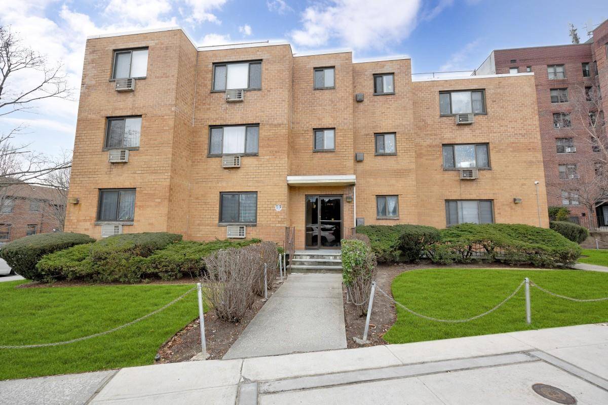 An Absolute Must See ! Step into this charming and beautifully updated 1 bedroom, 1 bath condo a true gem !