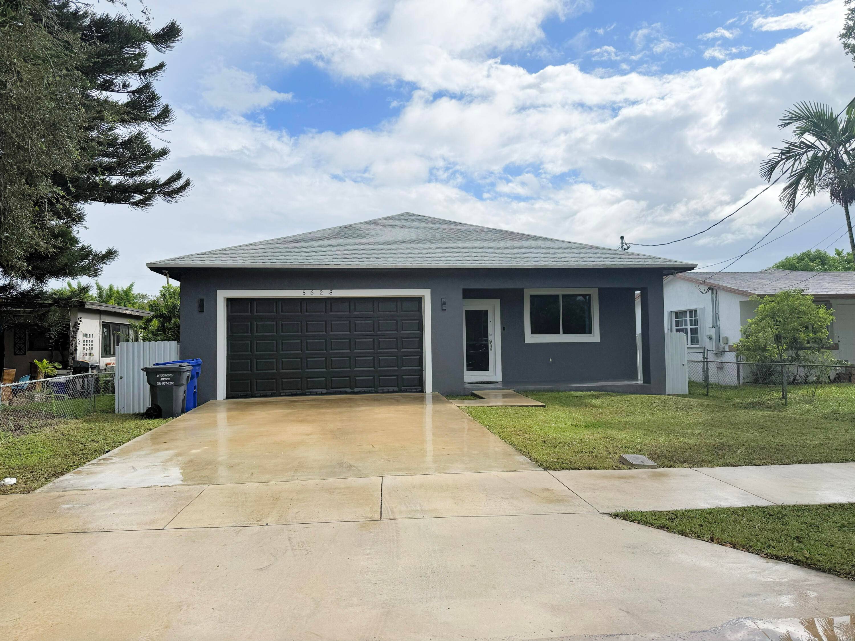 Discover this stunning 3 bedroom, 2 bath home perfectly blending comfort, style, and functionality !