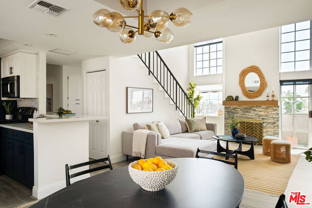 12016 Washington Pl 2BR Marina Del Rey La