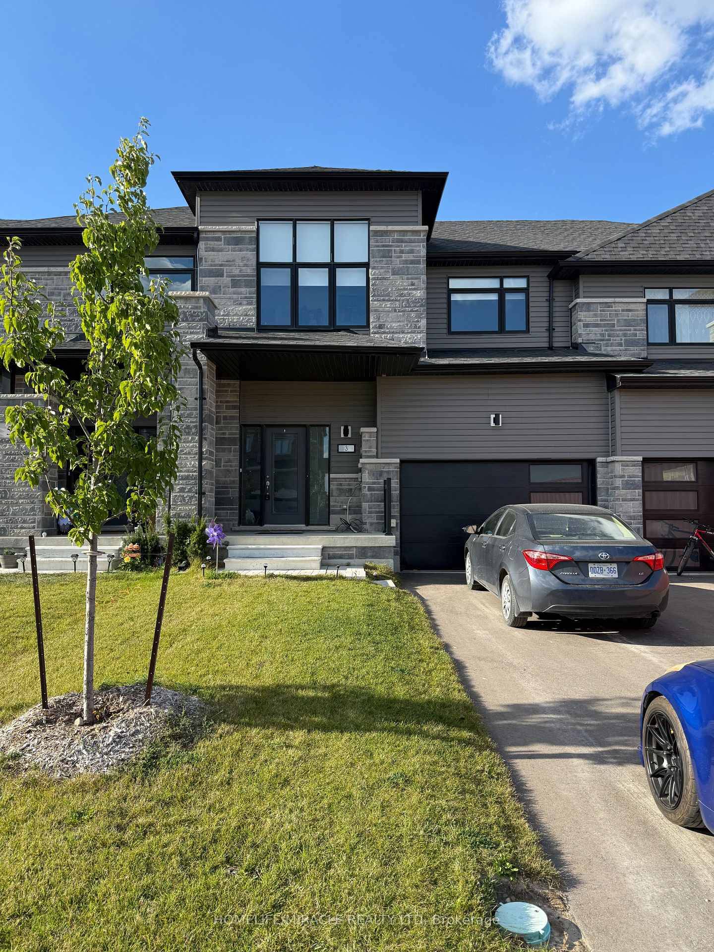 Beautiful 2 Year New Townhouse Just 4 Minutes to Wasaga Beach !
