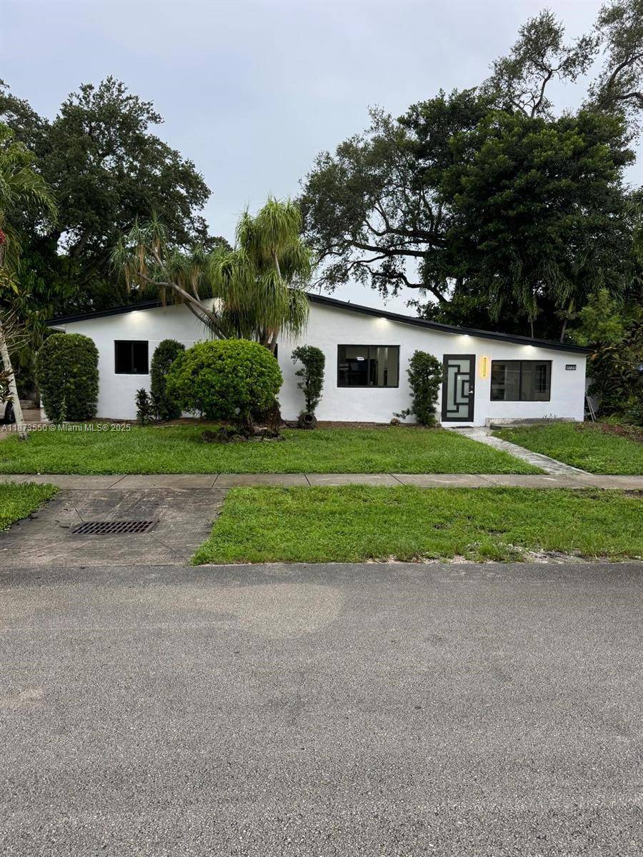 MOTIVATED SELLER ! Absolutely stunning property in a small quiet neighborhood in West Park.