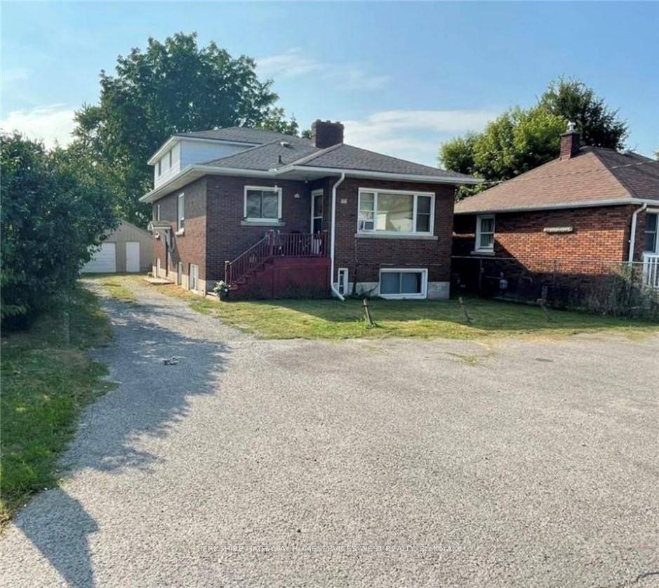 Discover an exceptional investment opportunity in this meticulously renovated fourplex unit, featuring four unique residences thoughtfully distributed across different levels for optimal privacy.