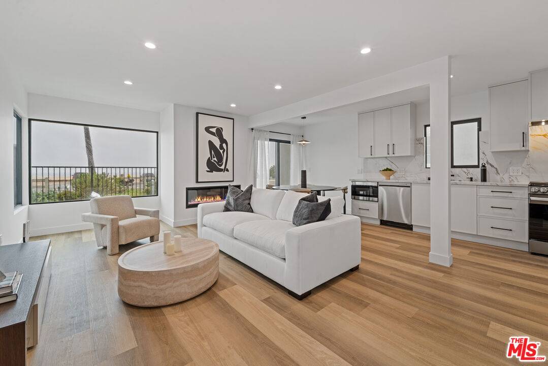 3305   Ocean Front Walk 2.0 Marina Del Rey LA