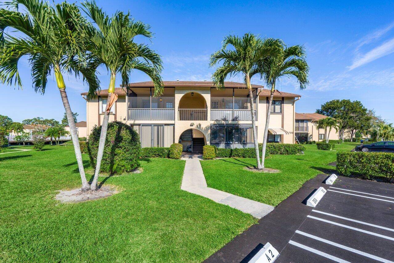 Step into a haven of low maintenance luxury in the heart of Greenacres !