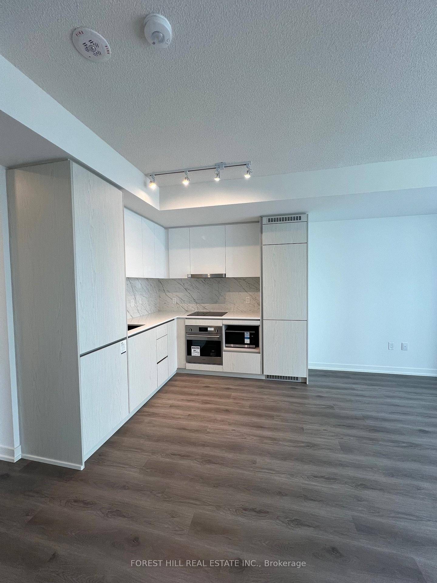100 DISCOUNT PER MONTH FOR THE FIRST YEAR Welcome to Grand Festival and one of the BEST 2 bedroom, 2 bathroom floor plans in the building.