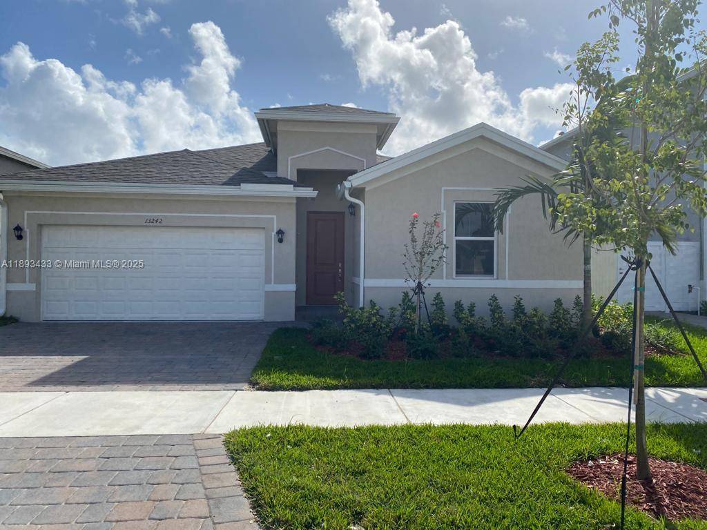 NEW CONSTRUCTION, SINGLE STOREY HOUSE, SPACIOUS, WITH LOTS OF LIGHT, DOUBLE GARAGE, LARGE PATIO FOR YOUR TRUNK, NO ASSOCIATION, EXCELLENT NEIGHBORHOOD, READY TO MOVE IN, 2 MINUTES FROM THE EASY ...