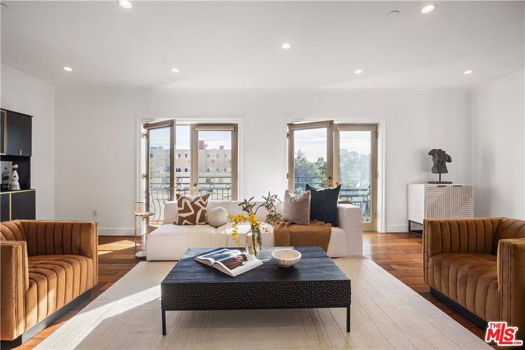 918  S Wooster St 3BR Beverlywood La