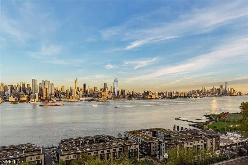 Commanding one of the most extraordinary viewpoints on the Hudson, 1 Hamilton Ave delivers a level of presence rarely found in the New York metro market.