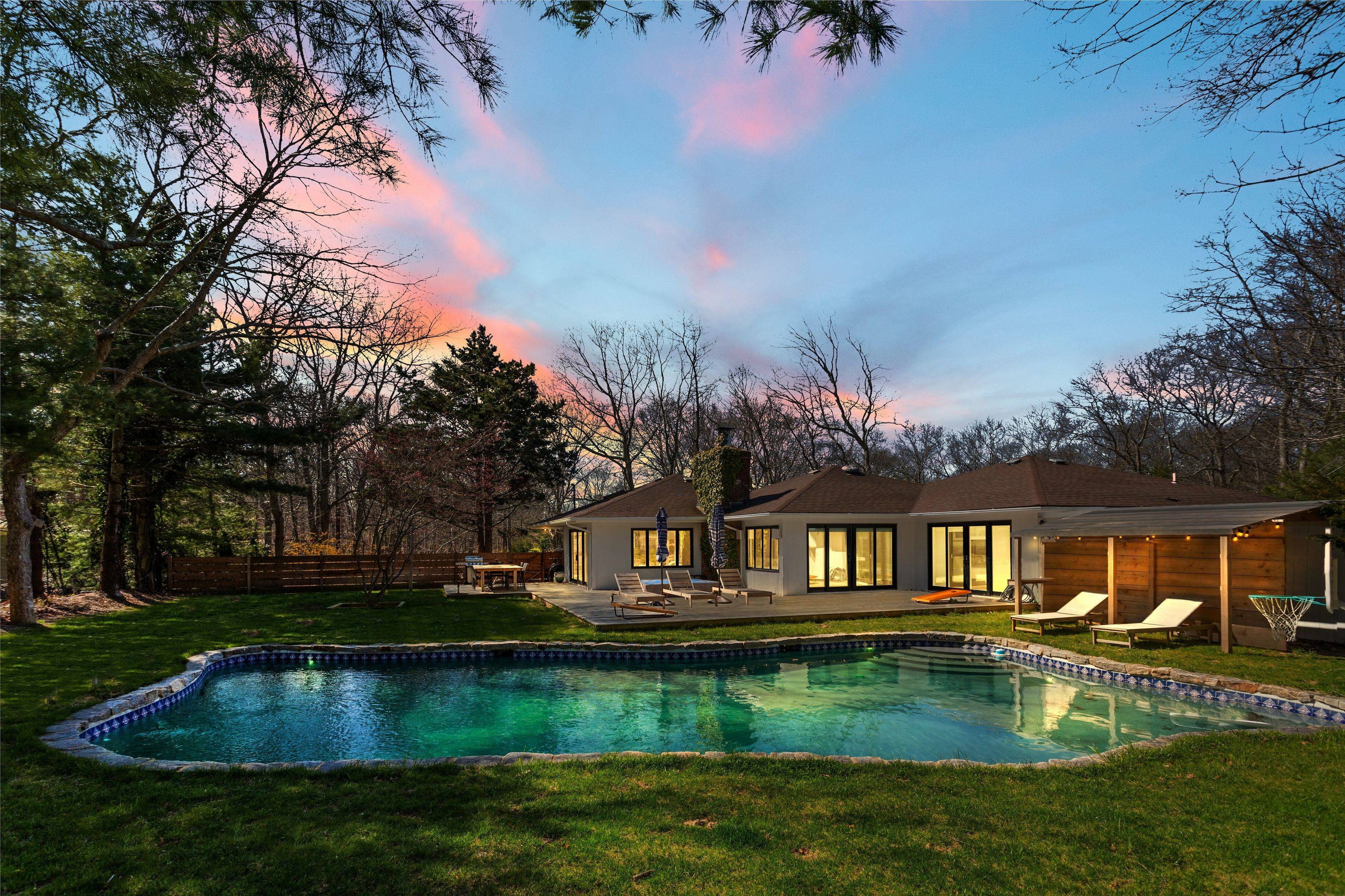 Contemporary Renovation In East Hampton's Settlers Landing