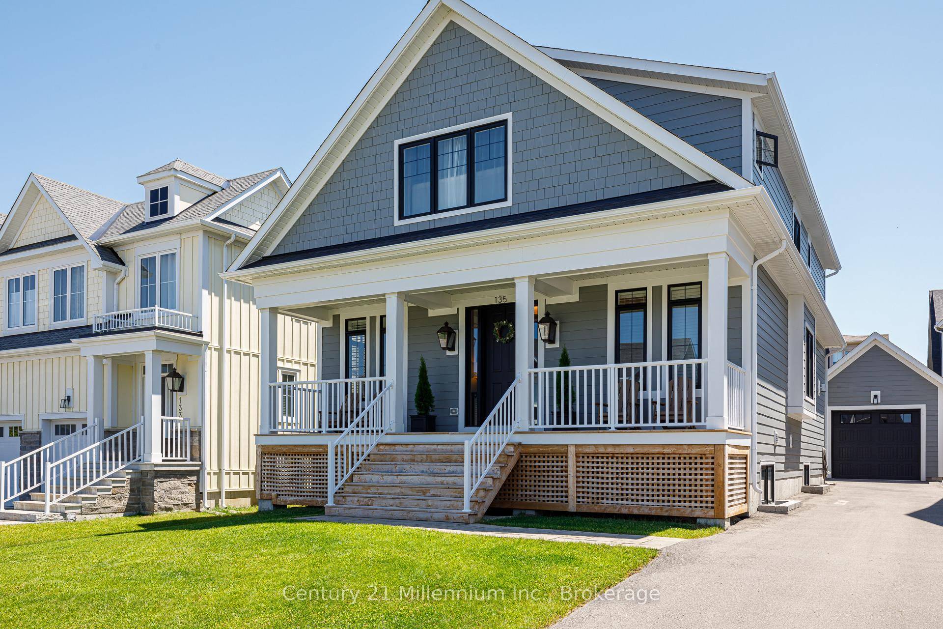 Stunning Wabeck model with a sunny, South facing fenced yard with escarpment views.