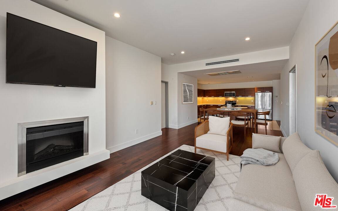 6735 Yucca St 2BR Hollywood Hills East La
