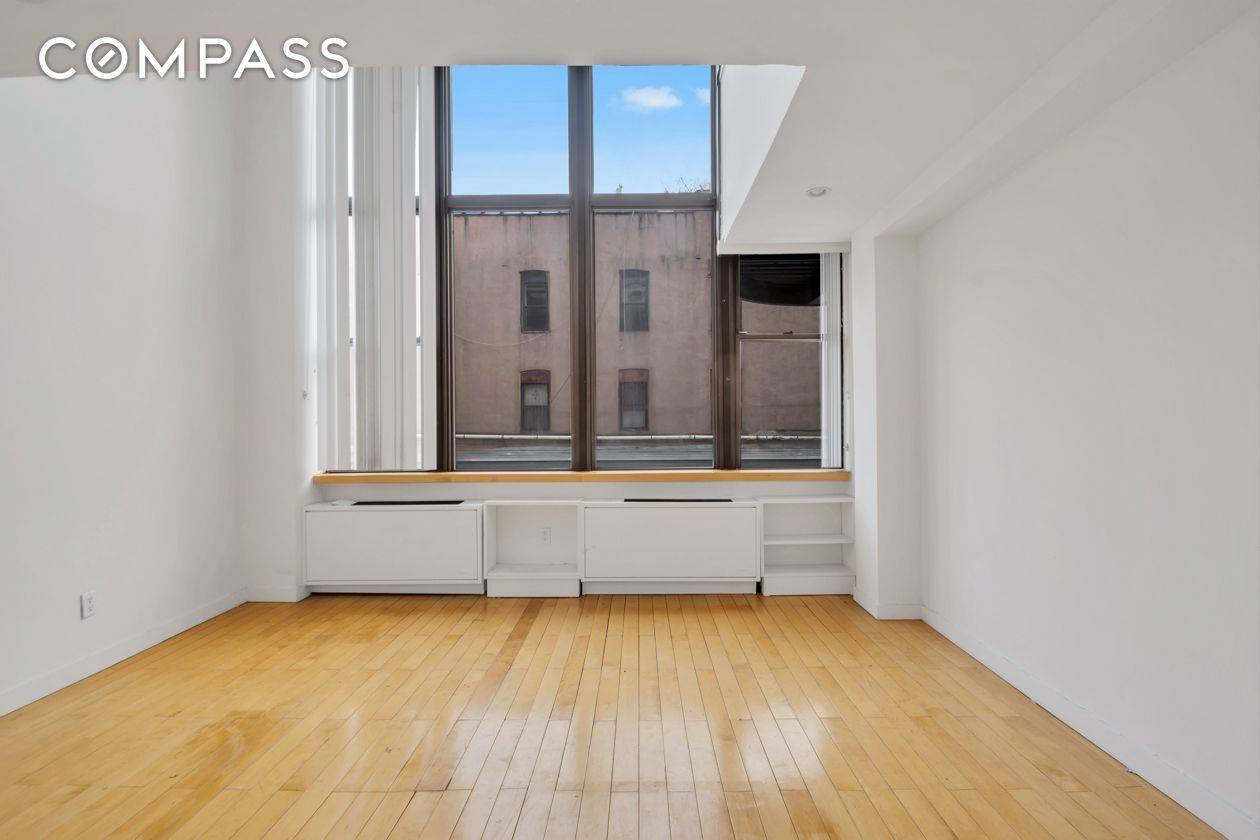 Dramatic Duplex, one bed, and 1.