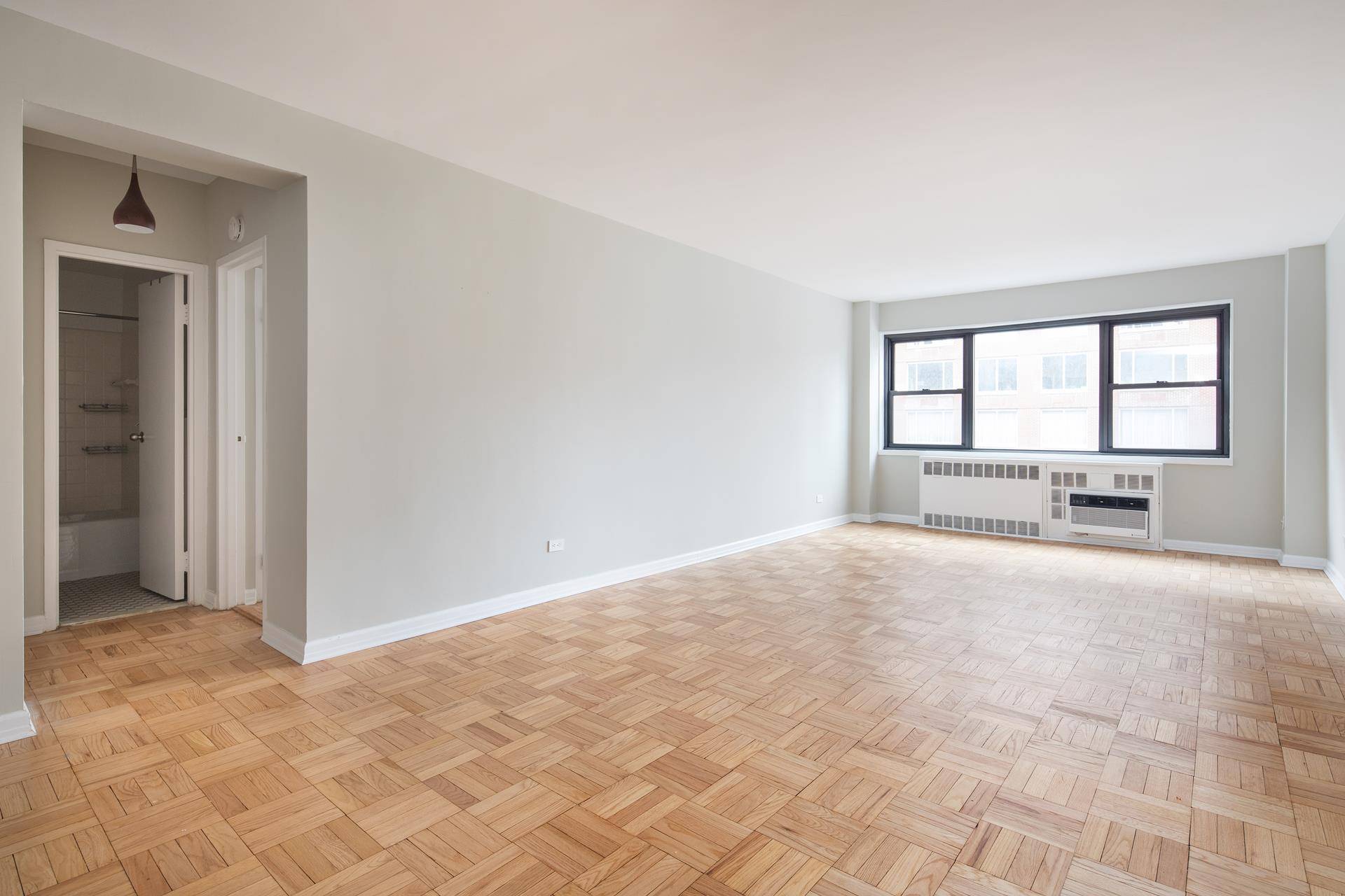 Discover the charm of this inviting one bedroom retreat nestled in the Charing Cross House co op.