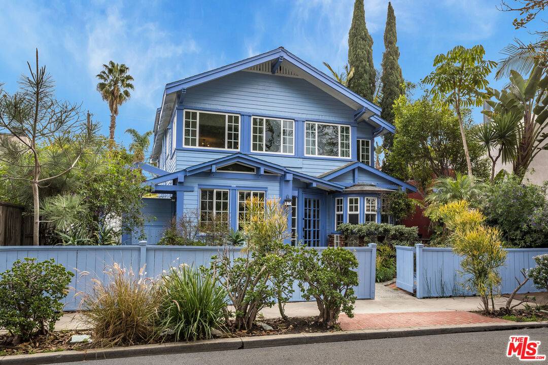 700 Angelus Pl 1BR Marina Del Rey La