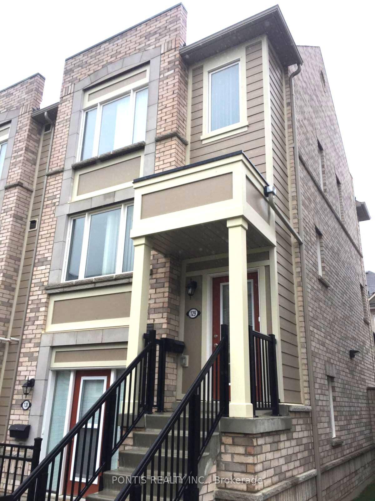 Bright amp ; Spacious 2 Bed, 3 Bath Corner Stacked Townhome Move In Aug 1 !