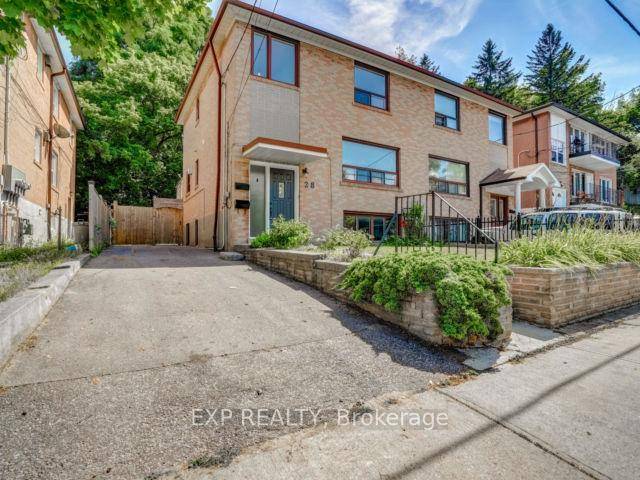Wow ! Renovated 1 bedroom apartment in the desirable community of Rockcliffe.