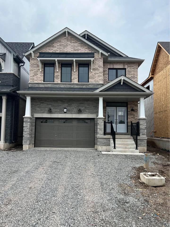 Welcome to Dain City, steps to the canal and trails where this bright, modern two storey offers easy living in a growing community.