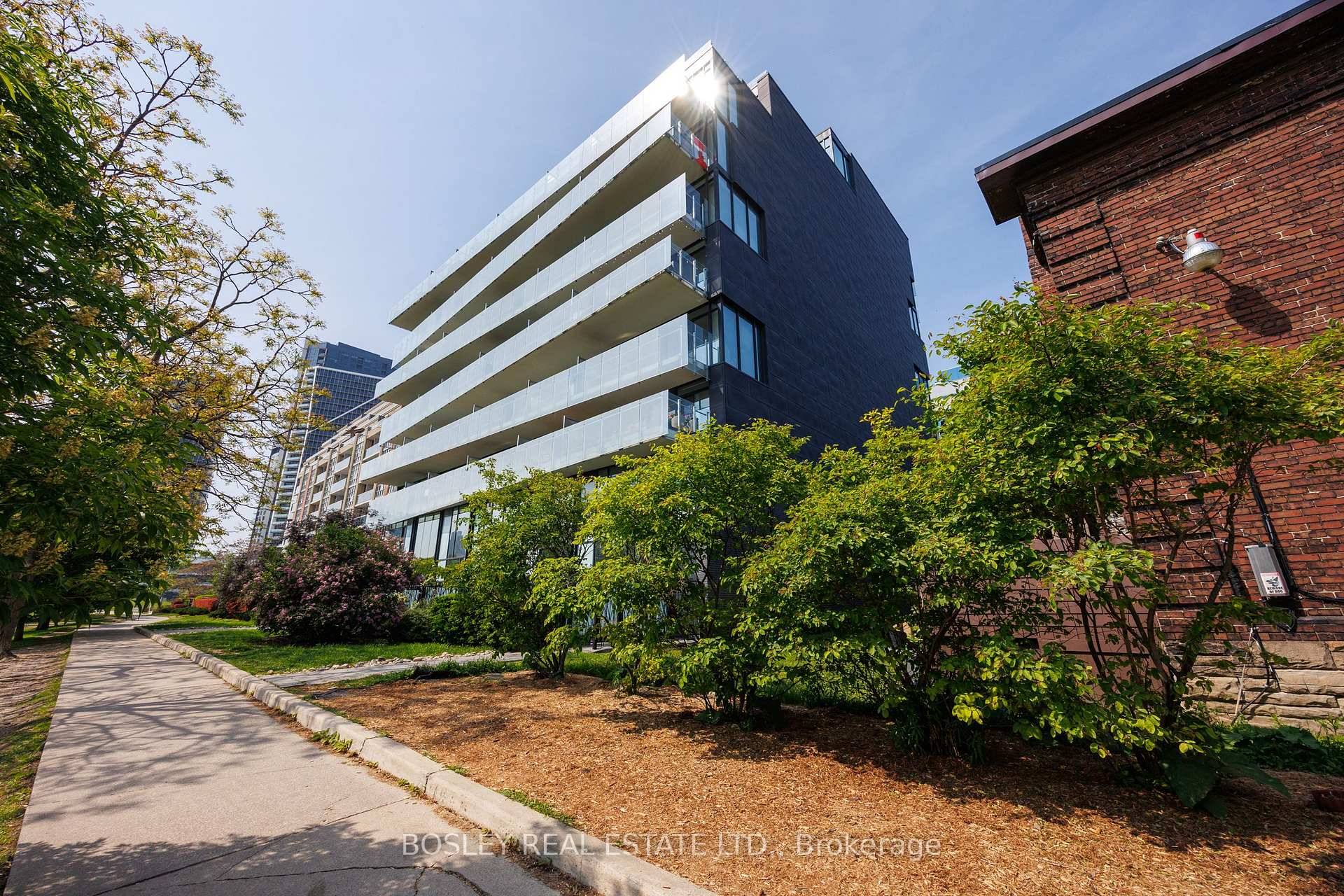 Spacious 1050 sq. ft corner unit in the heart of trendy King West Community.