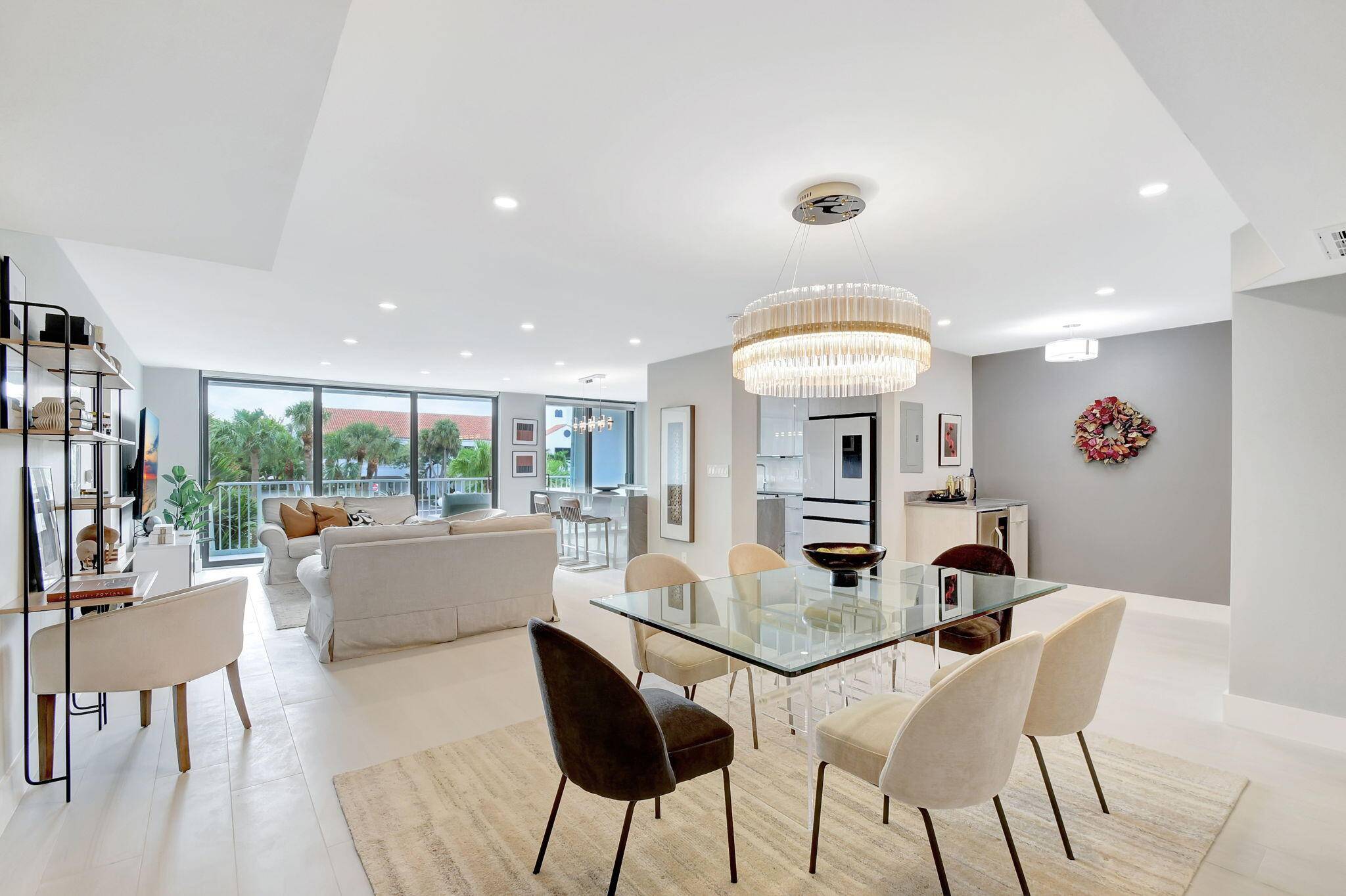Experience vacation with everything that Palm Beach has to offer with this 3 bedroom, 2 bathroom condo in the sought after La Palma building.