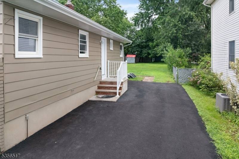 Beautifully Renovated Ranch in Prime Bridgewater Location !