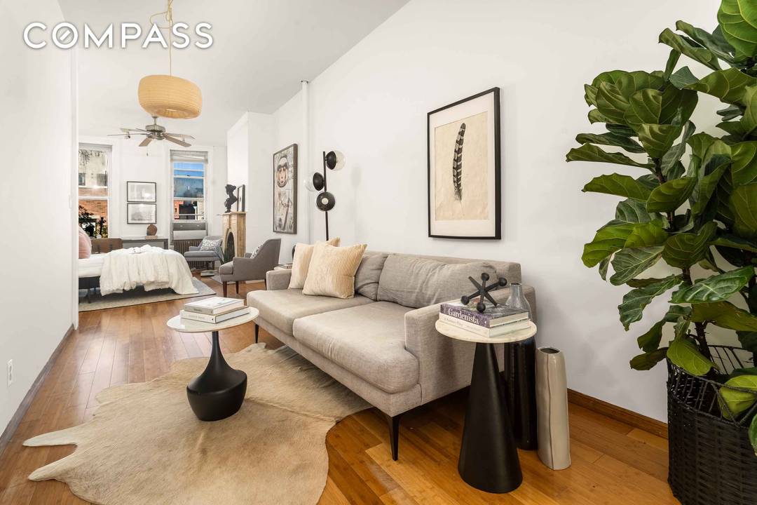 Spacious 1 Bedroom Apartment in Prime Williamsburg Location Welcome to this oversized 1 bedroom home nestled in a charming 6 unit building in the heart of Williamsburg.