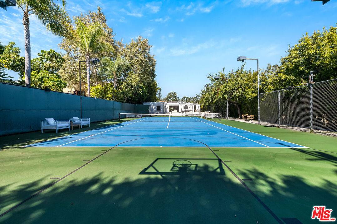707 N Crescent Dr 5BR Beverly Hills Post Office | B.H.P.O. La