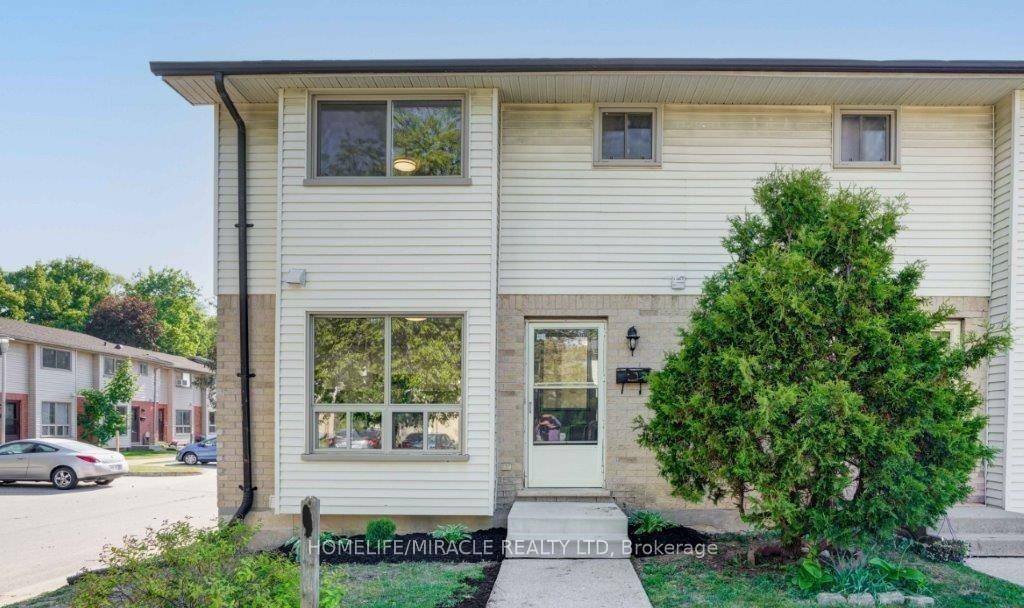 TOWNHOUSE FOR RENT Welcome to this beautifully renovated, very spacious, bright, full of sunlight home Spacious End unit Home in prime LONDON LOCATION.