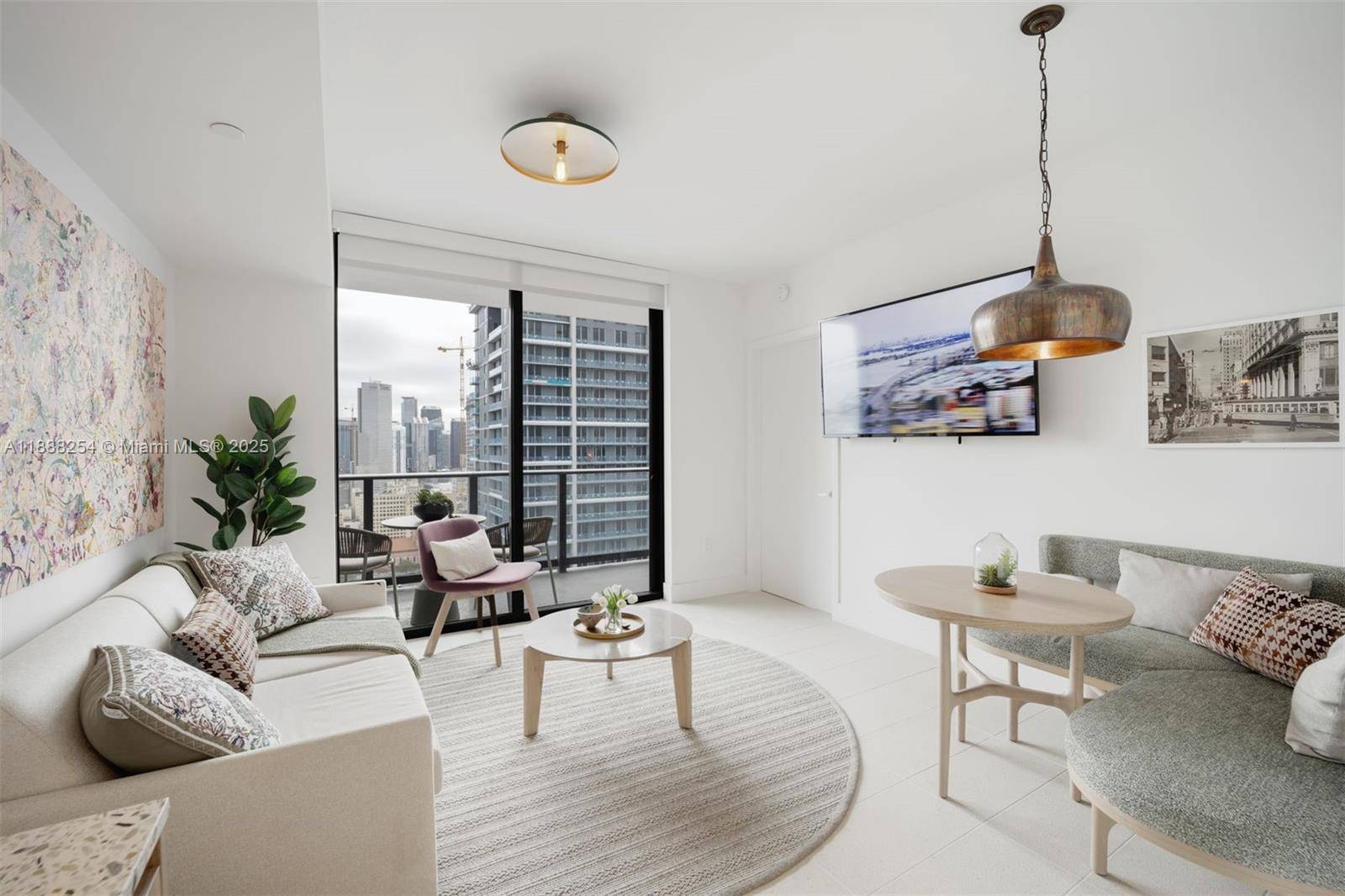Welcome to the recently opened Natiivo Miami Airbnb approved building located in the heart of Miami's vibrant downtown.