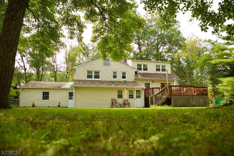 BEST DEAL AROUND ! Picture Perfect home in a sought after neighborhood.