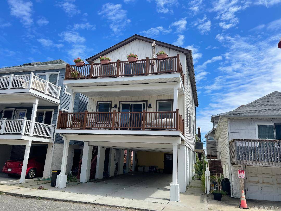 Long Beach West End Gorgeous 3 Bedroom Rental with Parking for 2 Cars !
