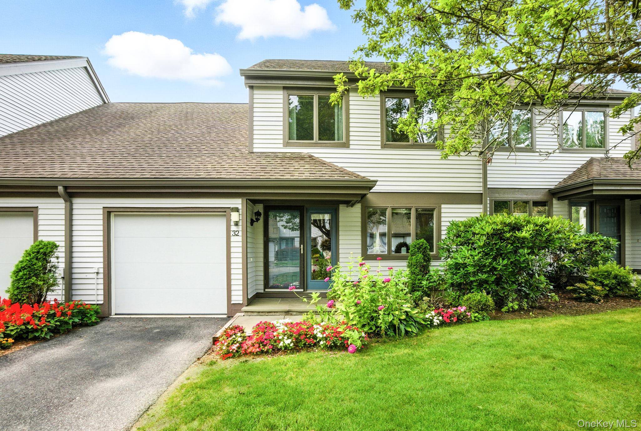 Welcome to this sun filled tri level townhouse in the sought after Ponderosa Estates community, offering a perfect blend of comfort, style, and convenience.