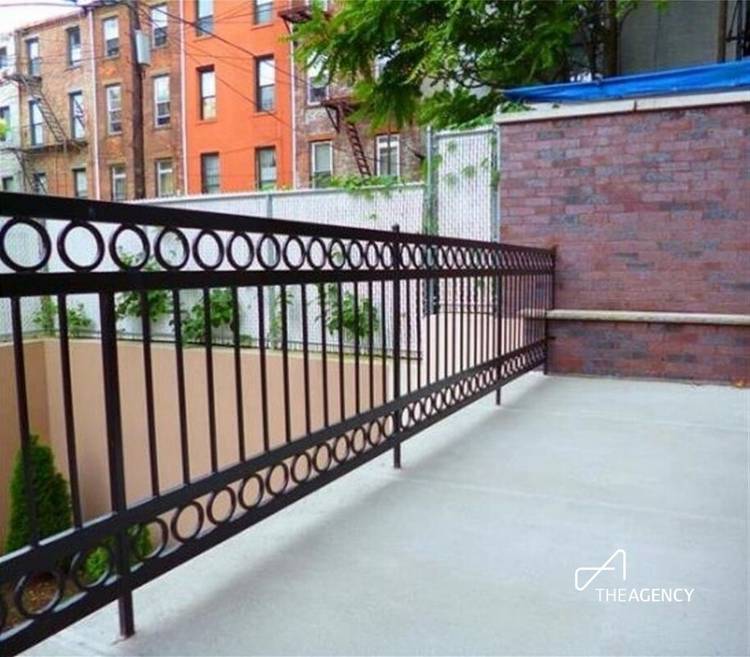 Come see this large Duplex apartment on Franklin Ave available for immediate occupancy.