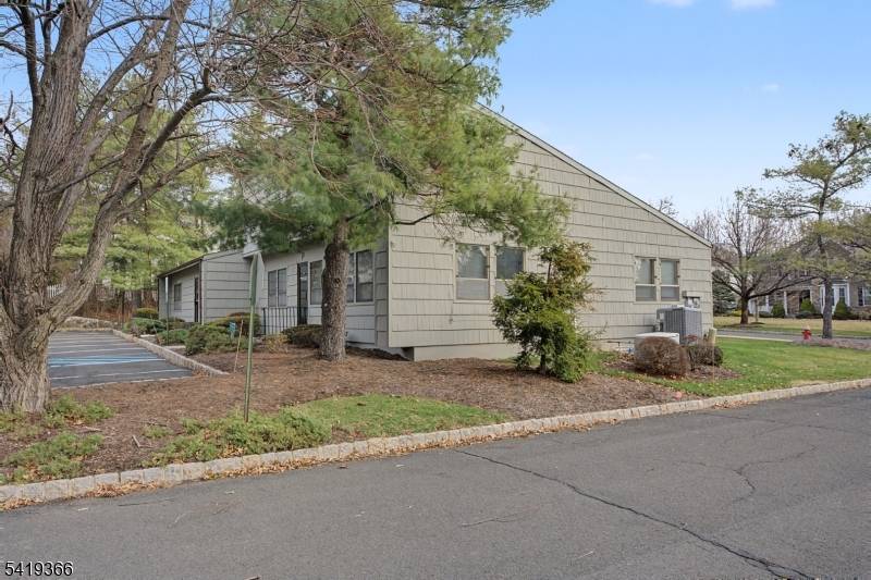 Large Office Building in desirable Warrenville Plaza Complex.