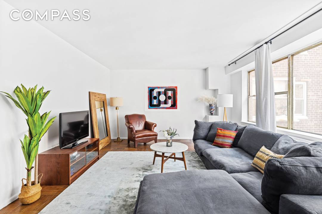 Embrace Beekman Place serenity and charm in this recently renovated expansive one bedroom, one bathroom featuring generous proportions, excellent closet space and oversized windows in a coveted postwar white glove ...