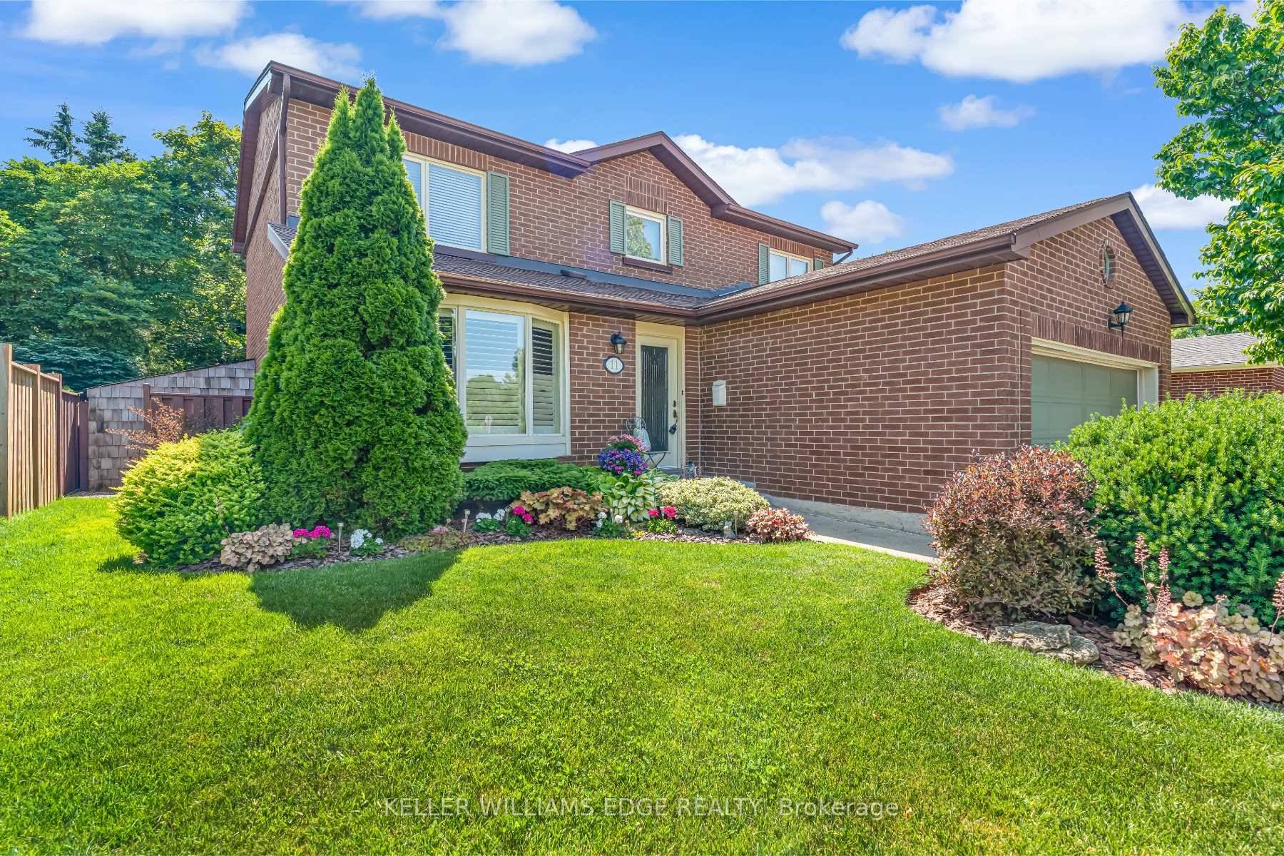 Welcome to 11 Riley Street Where Location, Lot amp ; Layout Come Together Perfectly !