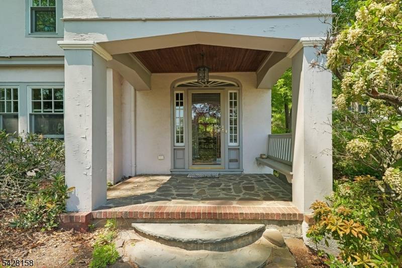 Discover smart home technology and traditional detail in this updated 3BD 2.