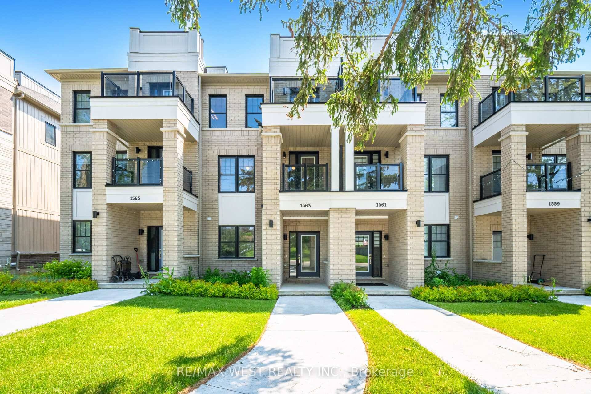 Stunning 4 Bedroom ! 4 Washrooms !