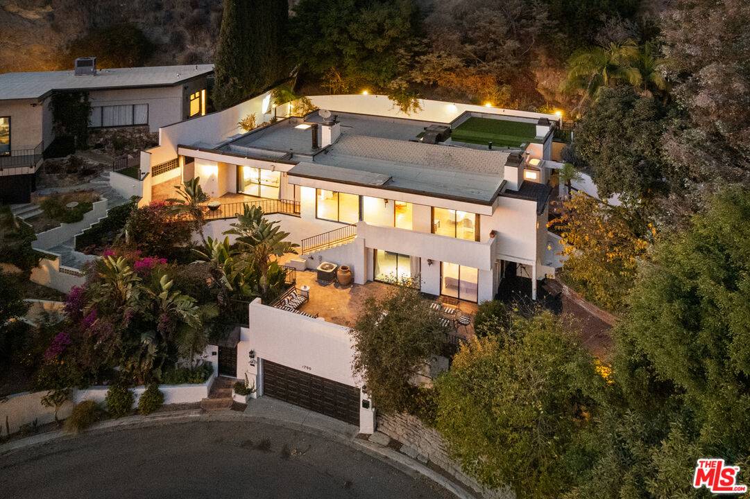1790   Viewmont Dr 3BR Sunset Strip La