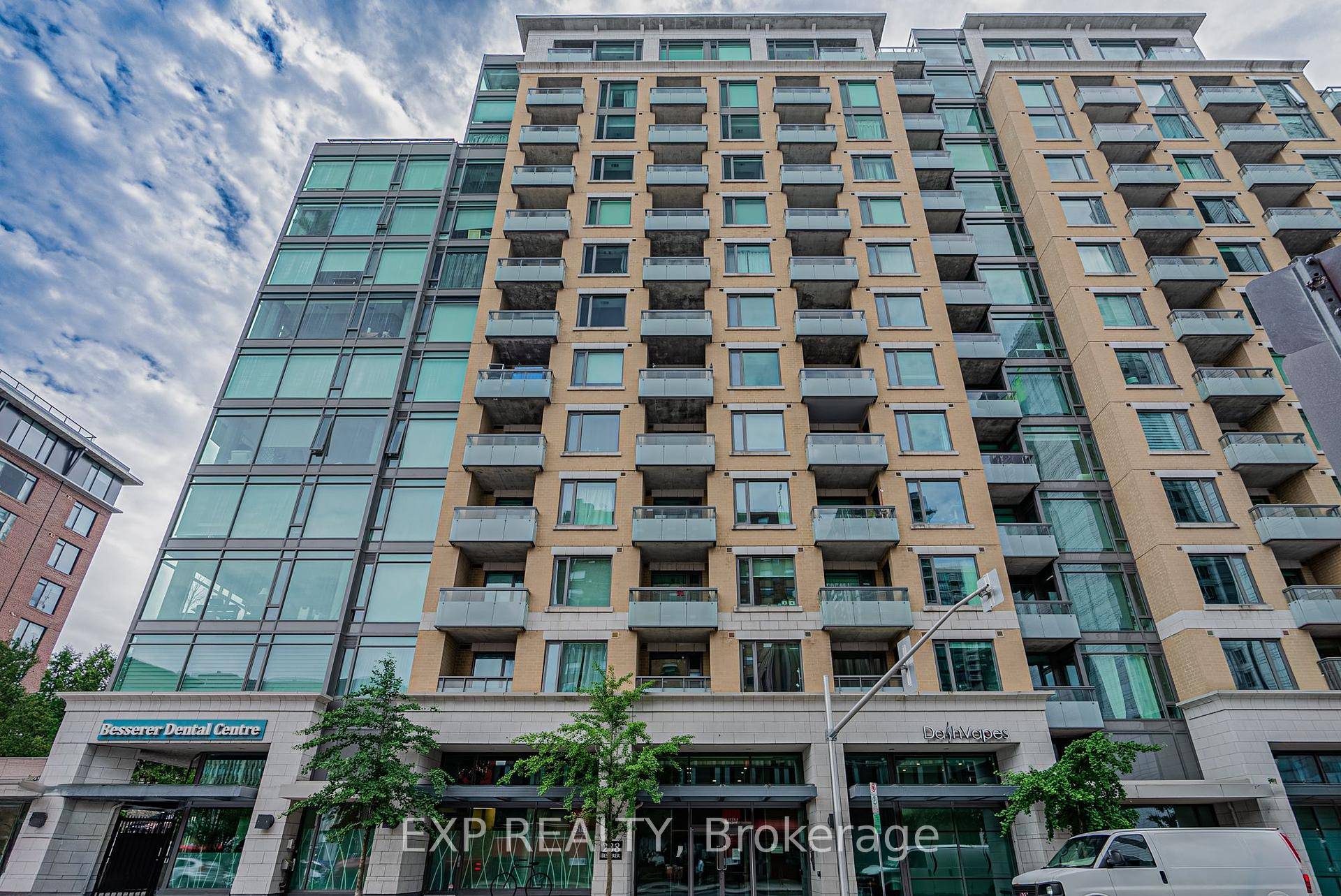 This gorgeous 2 bedroom condo, nestled in the heart of downtown Ottawa at Galleria 2, offers both style and convenience.
