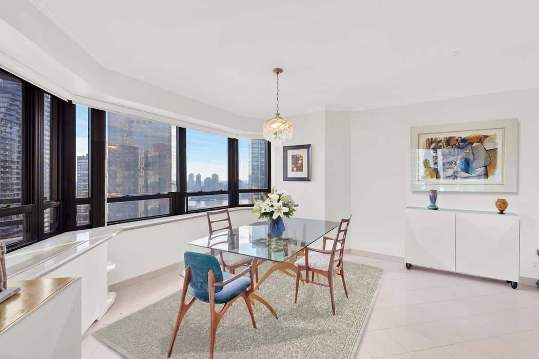 Prime Midtown East Perched high on the 30th floor, this expansive 2 bedroom, 2.