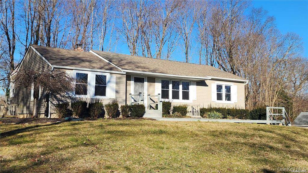 10 MINUTES TO STONY BROOK UNIVERSITY 2 MINUTES TO TRAIN !