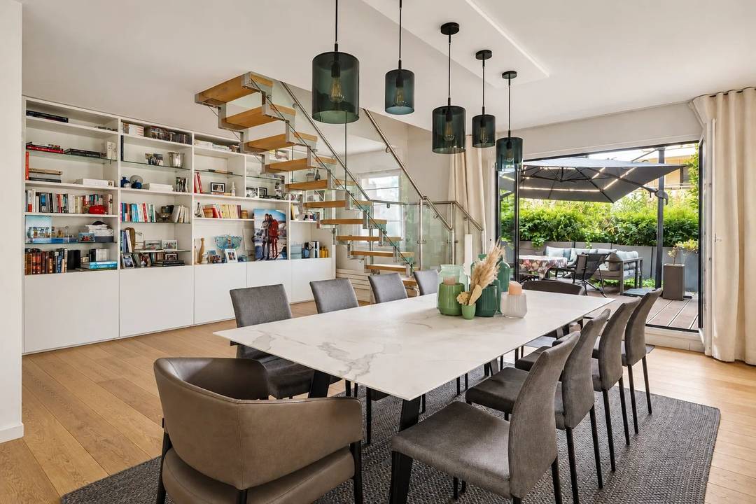 Family 7-room apartment of 190 m² with terrace
