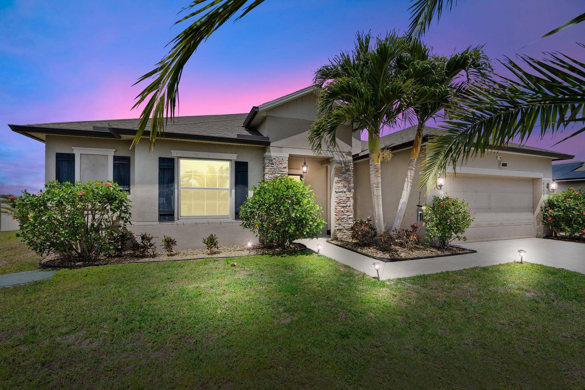 Location ! Location ! Welcoming you to Experience your own Florida Paradise, in this Magnificent Pool w Jacuzzi Home !