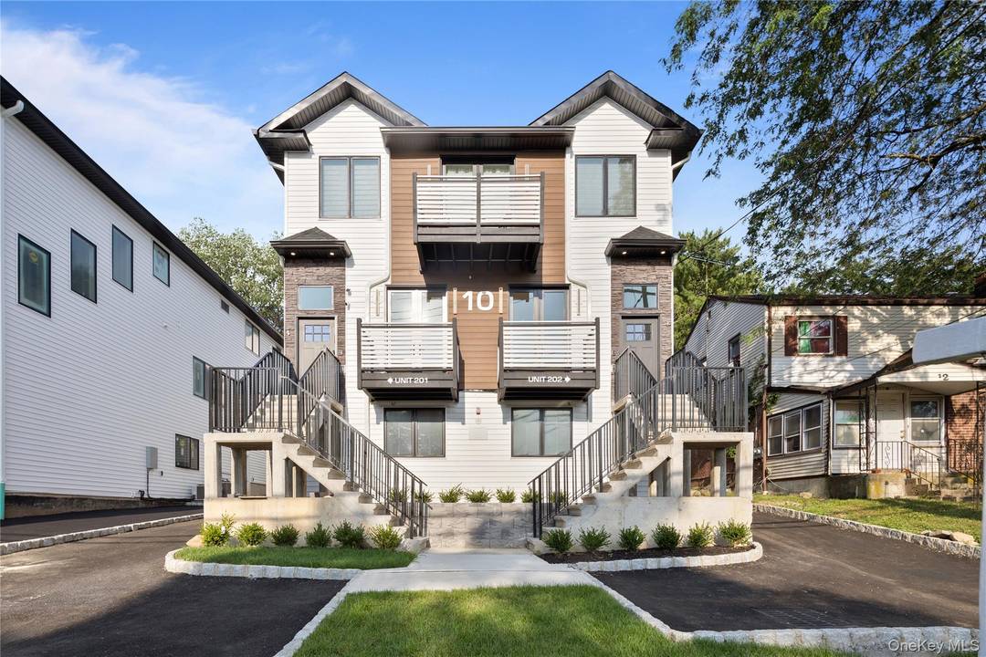 Discover your stunning brand new condo unit, offering approximately 2, 000 square feet of luxurious living space, plus an additional 1, 000 square feet in the above ground lower level.