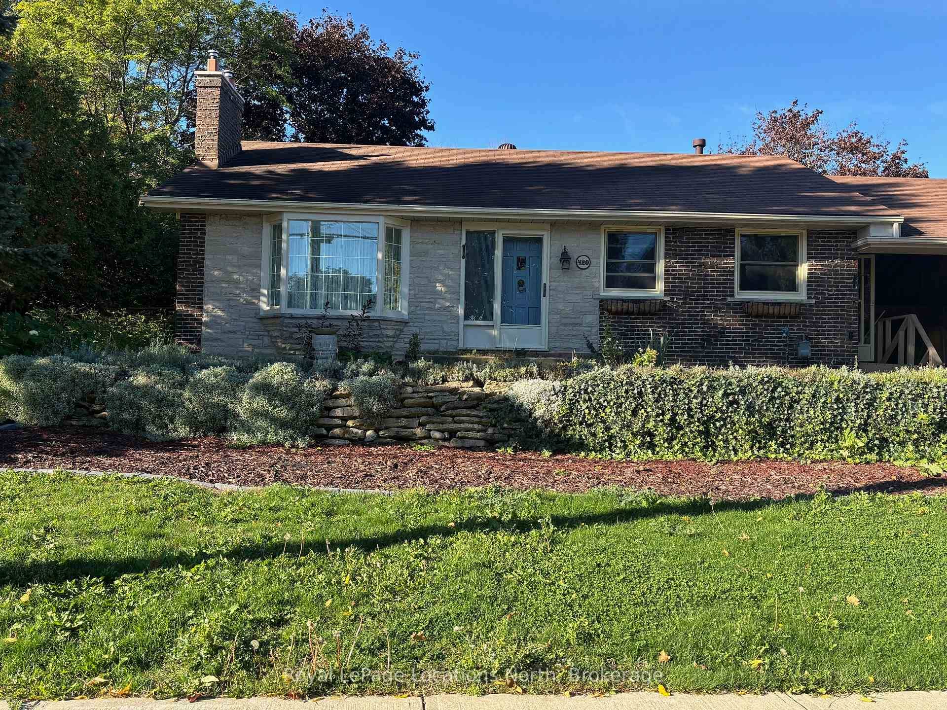 ANNUAL LEASE available in a great area of Meaford with partial views of Georgian Bay Welcome to 420 Grandview Drive.