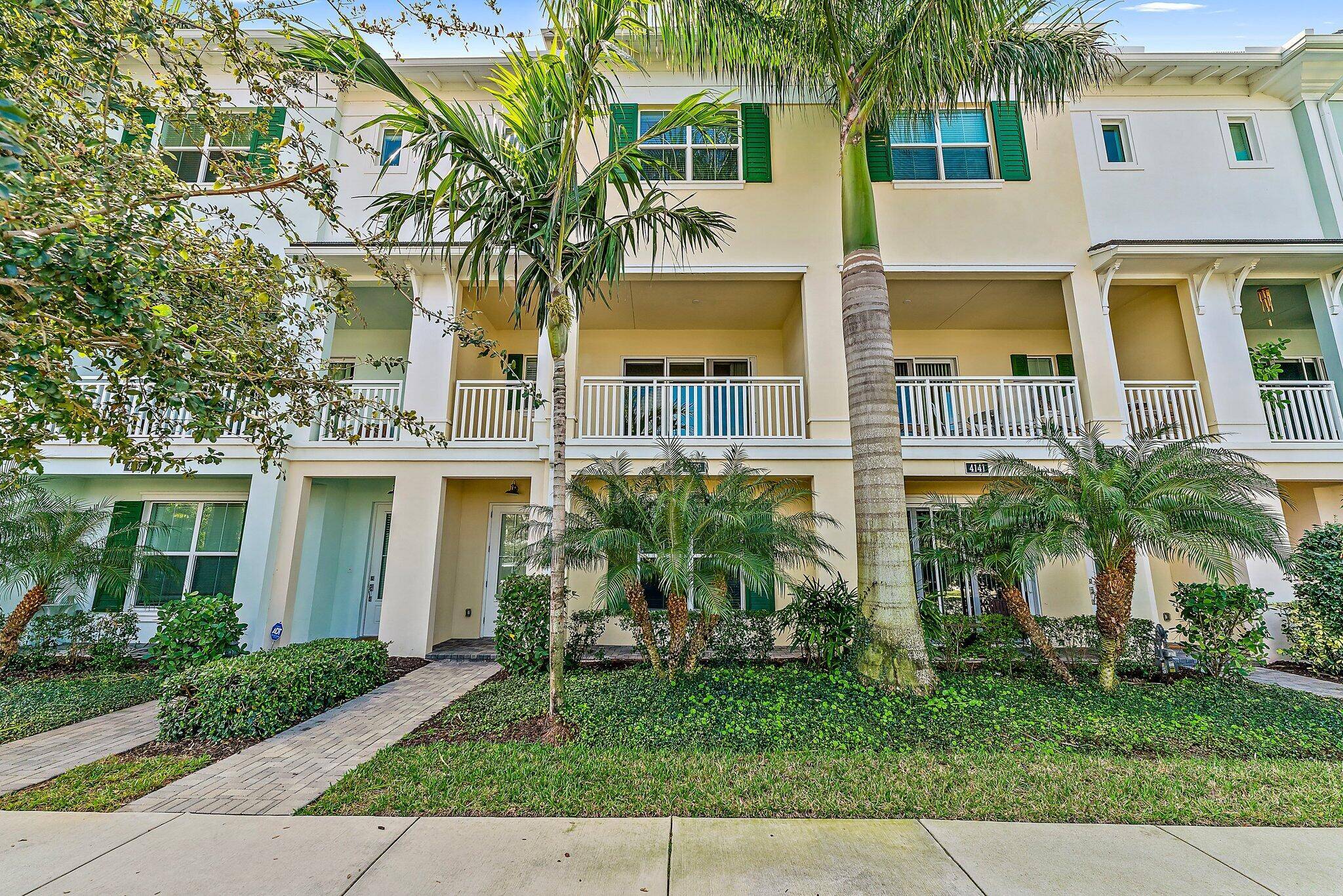 Amazing Townhouse in the sought after Alton neighborhood !