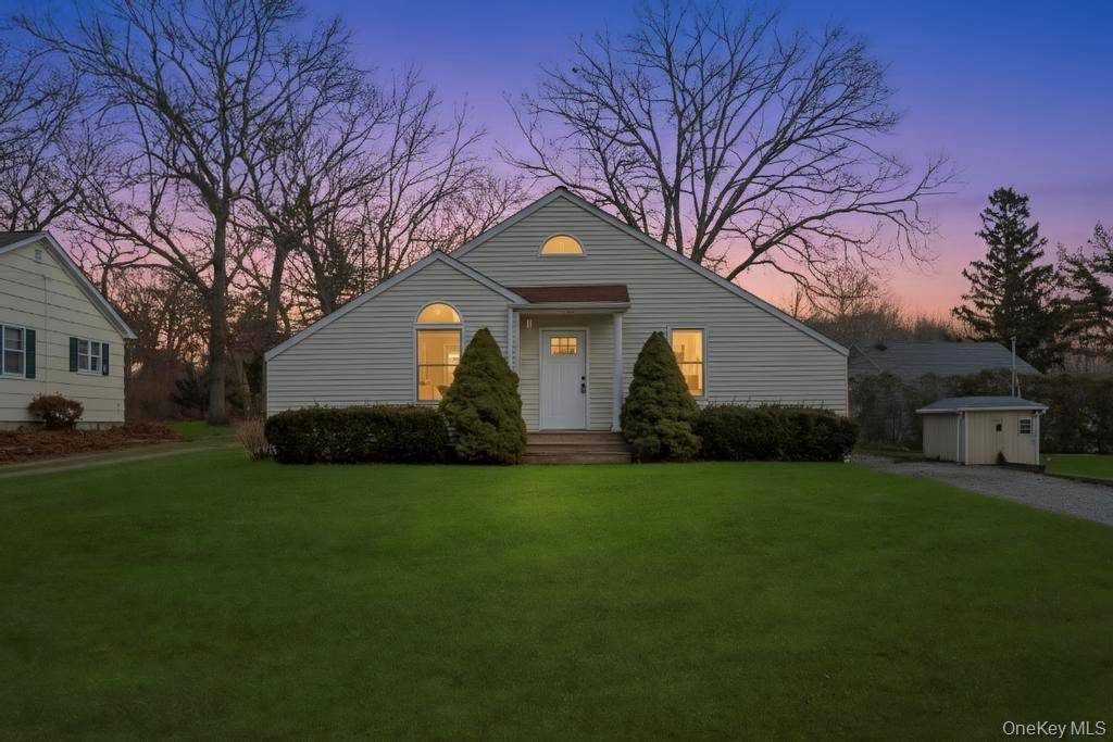 Welcome to 160 Oak Street in the heart of Mattituck !